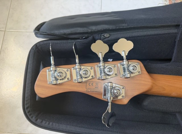 Sire Marcus Miller V8 5st sunburst