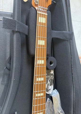 Sire Marcus Miller V8 5-TS