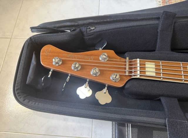 Sire Marcus Miller V8 5st sunburst