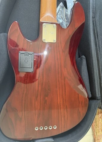 Sire Marcus Miller V8 5-TS