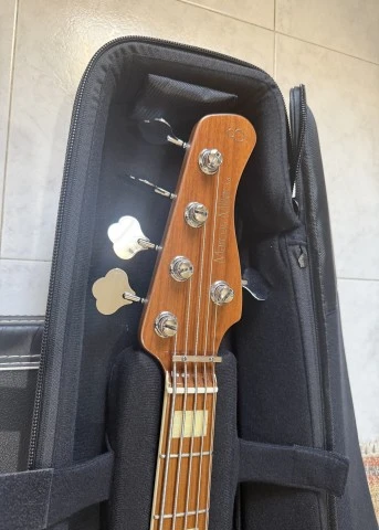 Sire Marcus Miller V8 5-TS