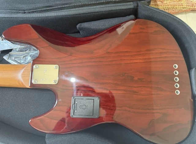 Sire Marcus Miller V8 5st sunburst