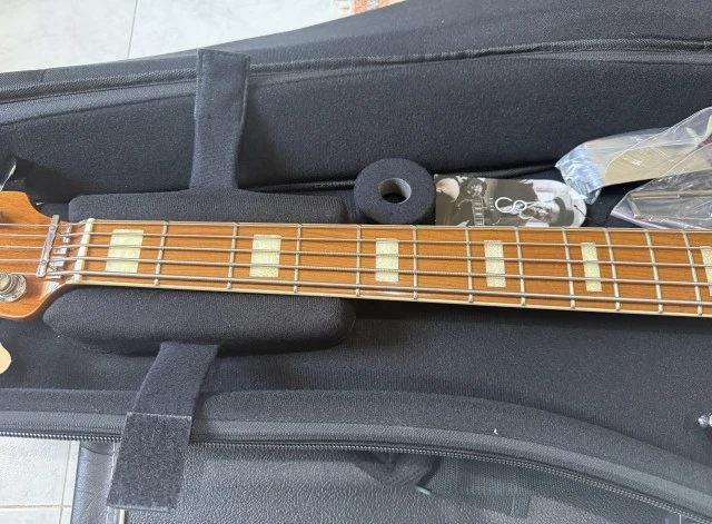 Sire Marcus Miller V8 5st sunburst
