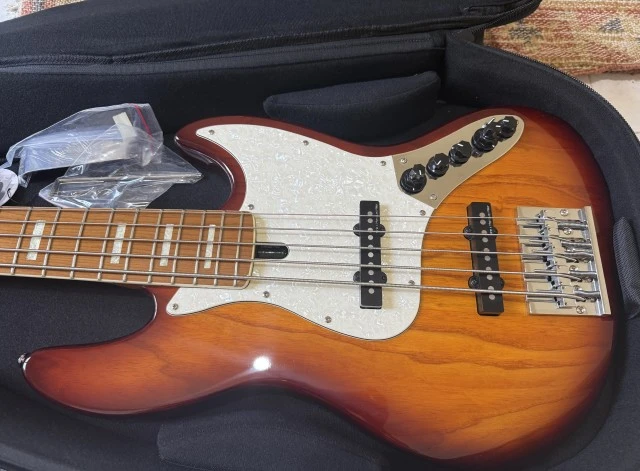 Sire Marcus Miller V8 5st sunburst