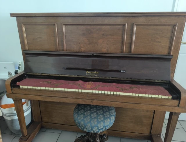 Jesse French and Sons Piano Co. Lagonda