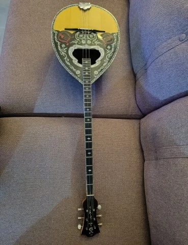 Bouzouki, μπουζούκι, τρίχορδο, εξάχορδο