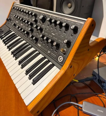 Moog Subsequent 37