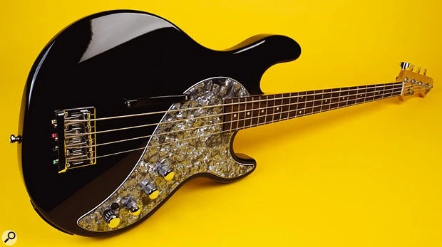 Line 6 Variax 700 Bass