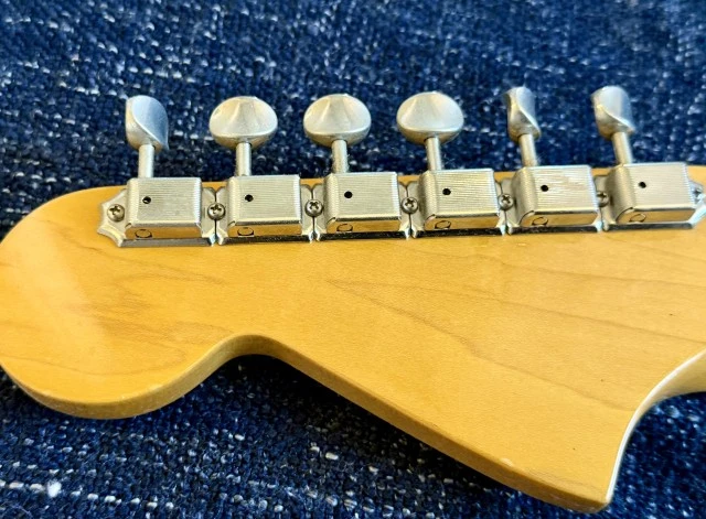 Fender Jaguar Kurt Cobain Tribute