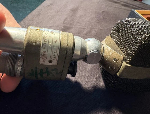 AKG D20
