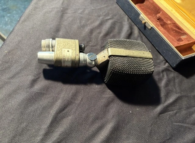AKG D20