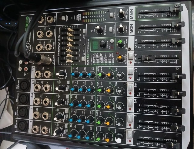 Mackie ProFX8 v2