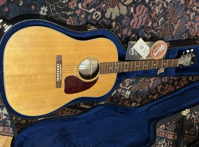 Gibson J-15 walnut