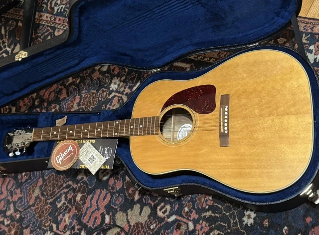 Gibson J-15 walnut
