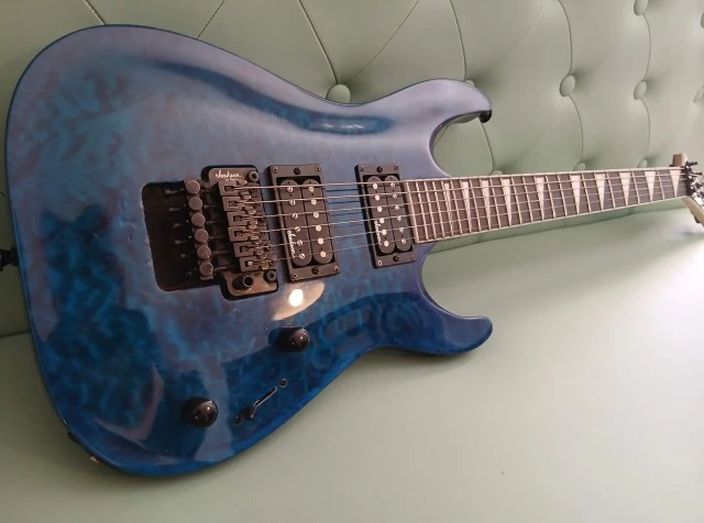 Jackson JS Series Dinky Arch Top JS32Q - Transparent Blue