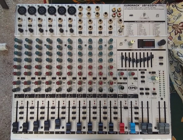 Behringer EURORACK UB1832FX-PRO