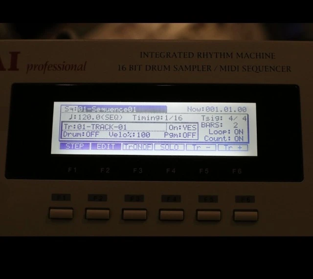 Akai MPC2000