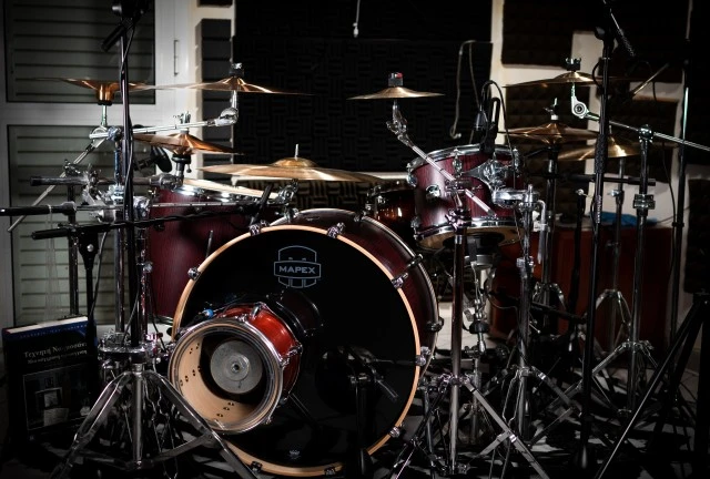 Drummer ψάχνει...