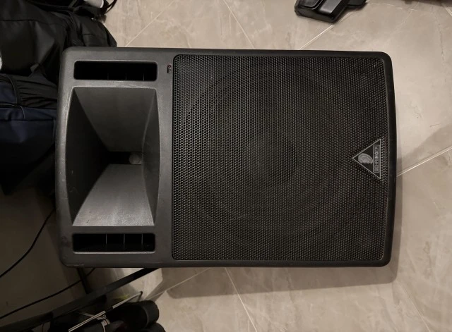 Behringer B300