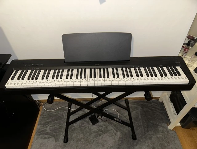 Yamaha P-145