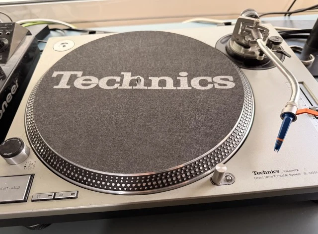 Technics SL-1200 MK2