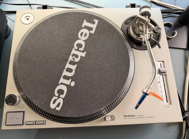 Technics SL-1200 MK2