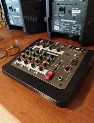 Ολοκληρωμένο Επαγγελματικό Setup Ήχου (Plug & Play) – 4 Αυτοενισχυόμενα Ηχεί