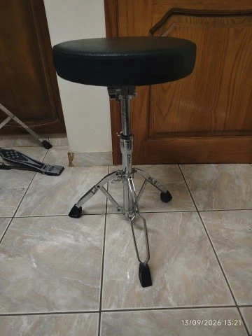 Pearl drums throne