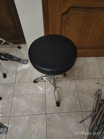 Pearl drums throne