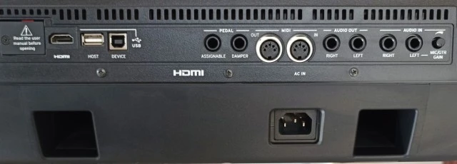 Korg Pa700