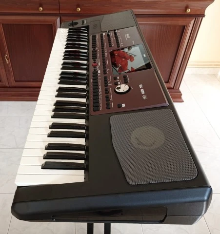 Korg Pa700