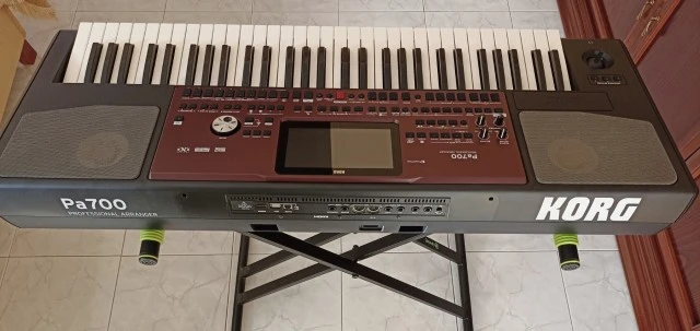 Korg Pa700