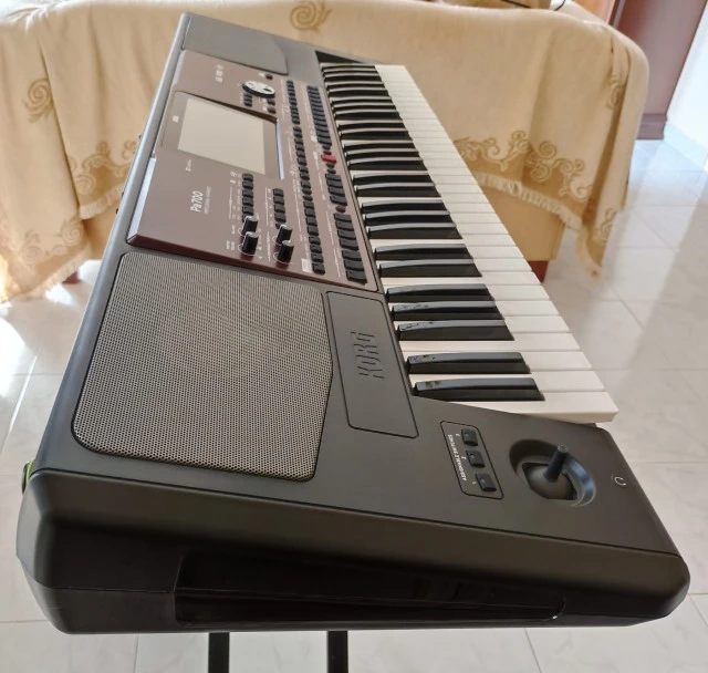 Korg Pa700