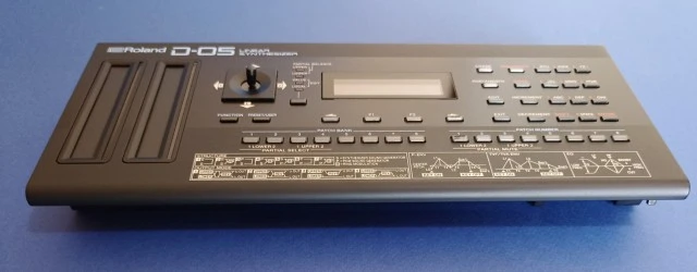 Roland D-05