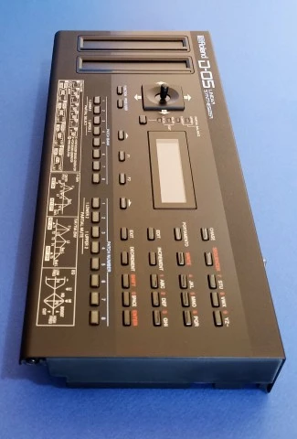 Roland D-05
