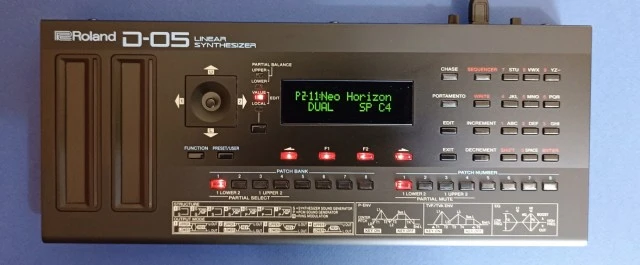 Roland D-05