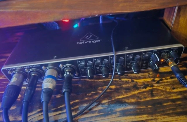 Behringer UMC404HD