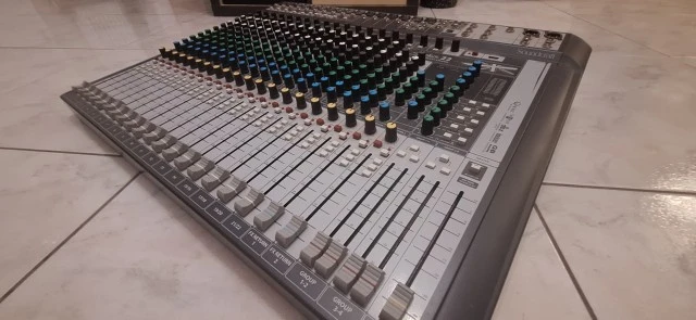 Soundcraft Signature 22