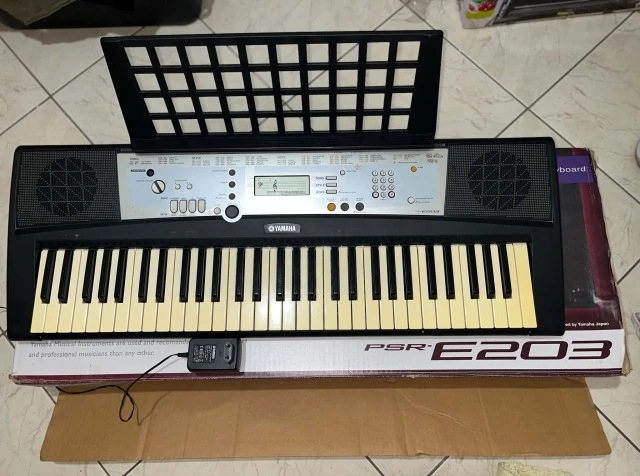 Yamaha PSR-E203