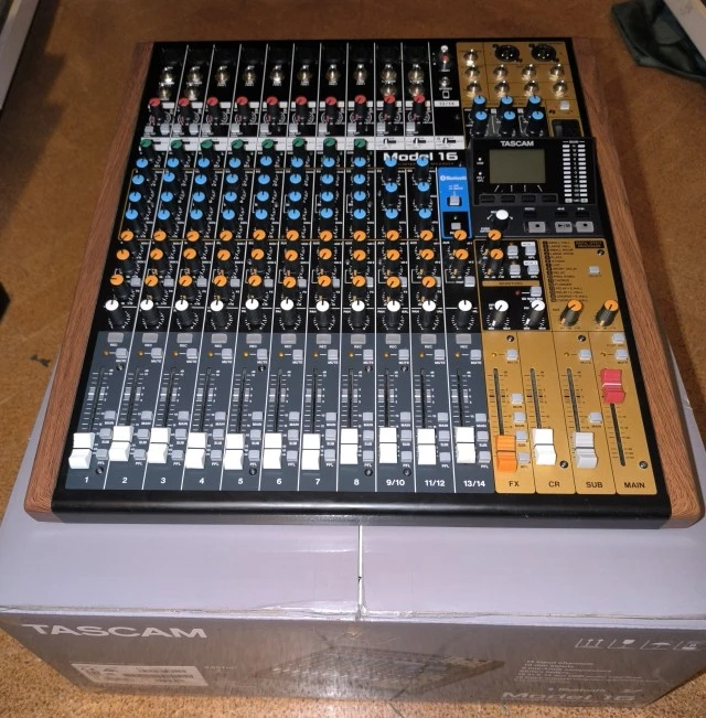 Tascam Model 16