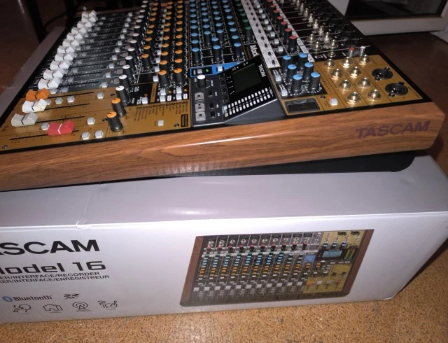 Tascam Model 16