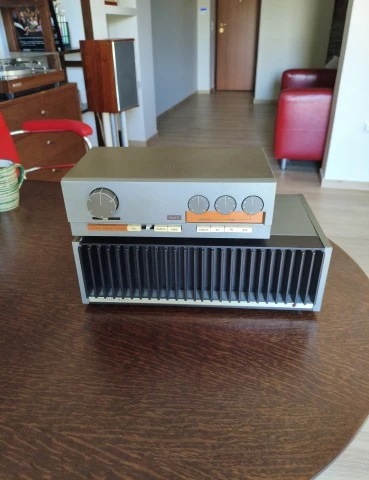 QUAD 405 Power Amplifier + 33 Preamplifier