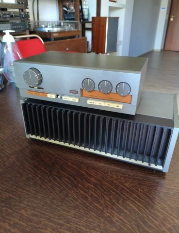 QUAD 405 Power Amplifier + 33 Preamplifier