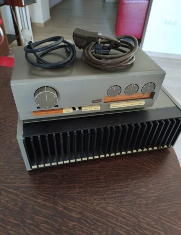 QUAD 405 Power Amplifier + 33 Preamplifier