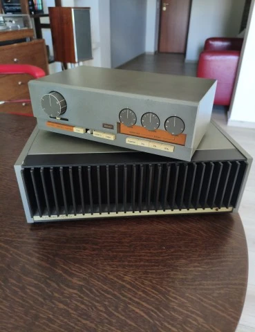 QUAD 405 Power Amplifier + 33 Preamplifier