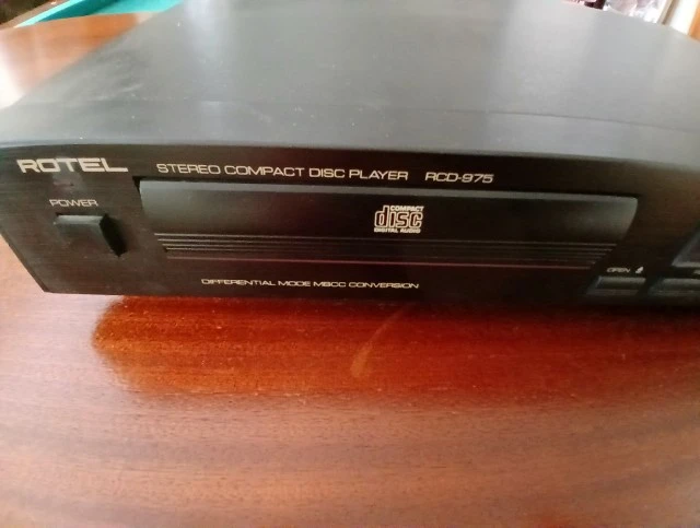 Rotel Compact Disk Player RCD-975