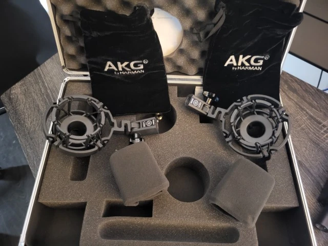 AKG C214