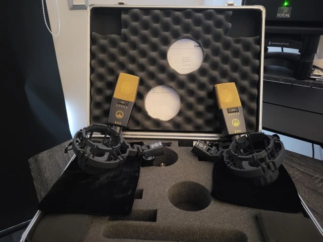 AKG C214
