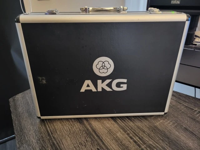 AKG C214