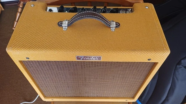 Fender Blues Junior Lacquered Tweed